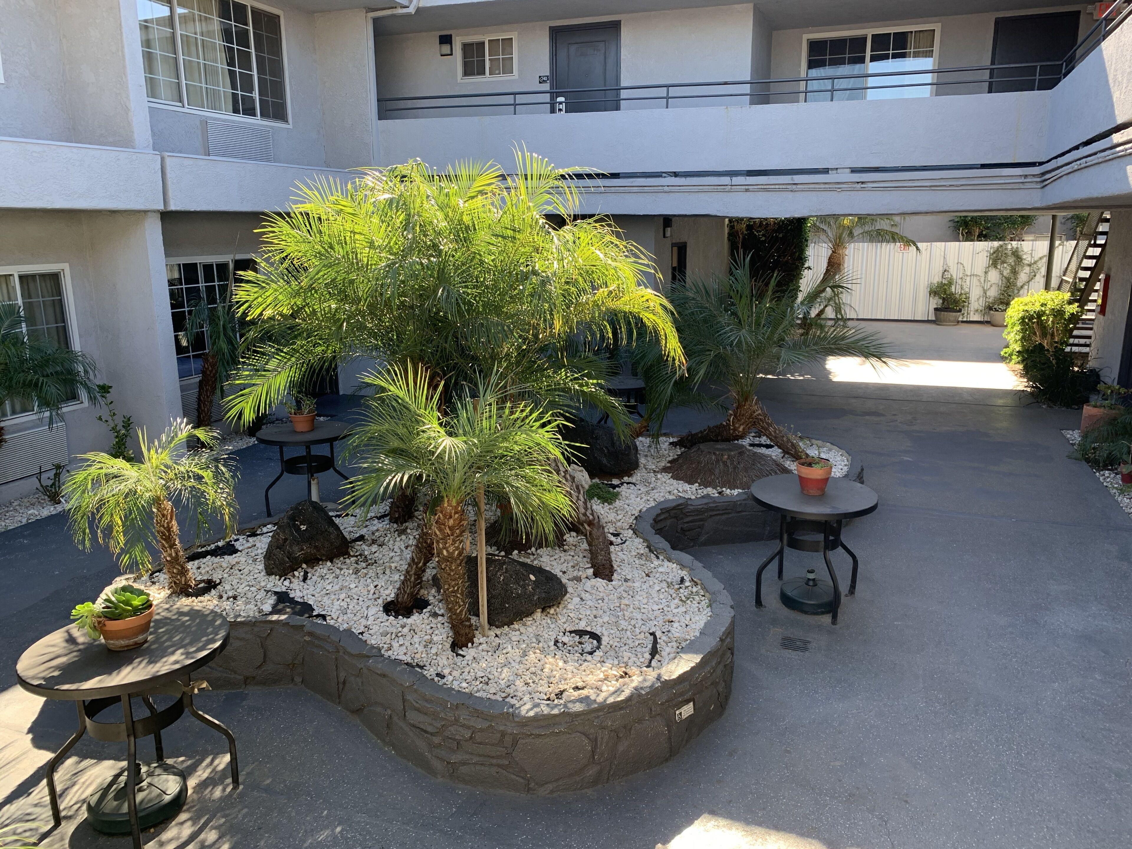 Skyways Hotel — Photos 1